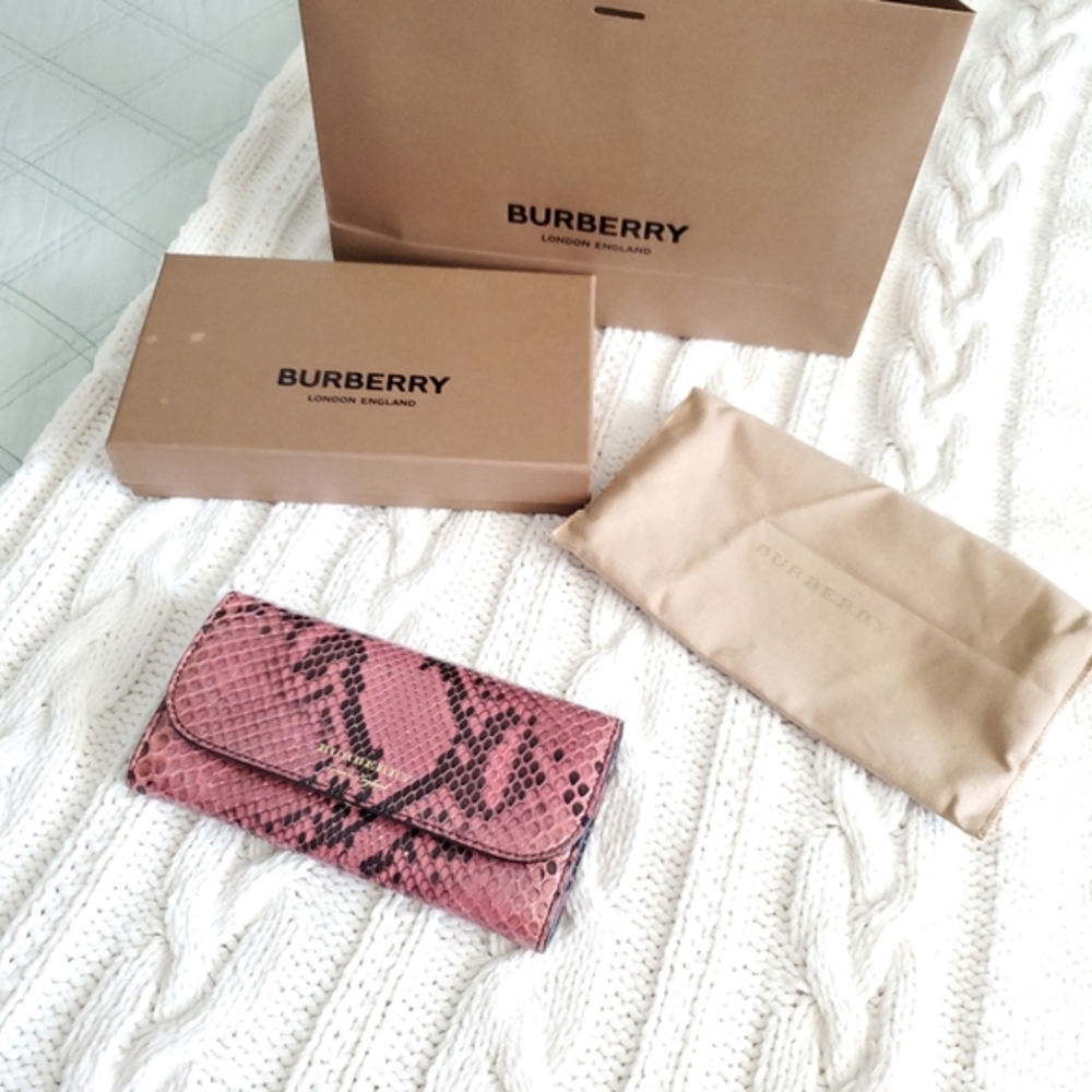 100% Authentic Burberry Pink/Black Python Halton … - image 4